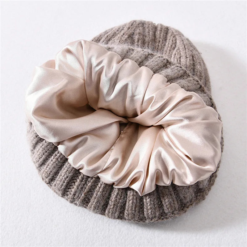 Gorro acogedor de satén de seda